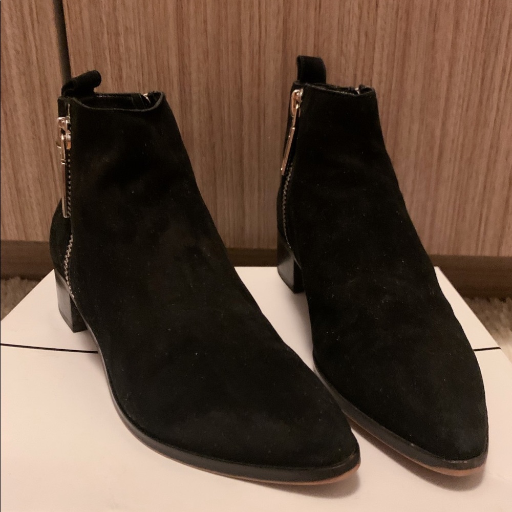 Moving SALE Dolce vita double zip bootie (US 6)